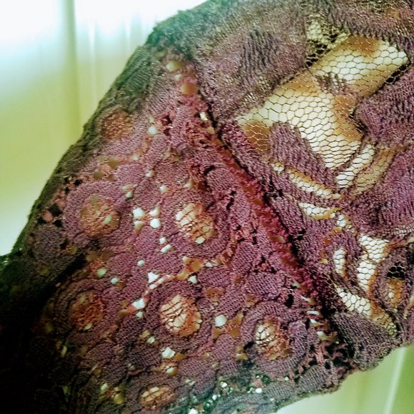 Burgundy Lace Bell-Sleeve V-Neck Knit Top Size S - Picture 8 of 13